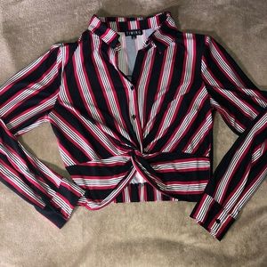 LONGSLEEVE TWIST FRONT CROP TOP